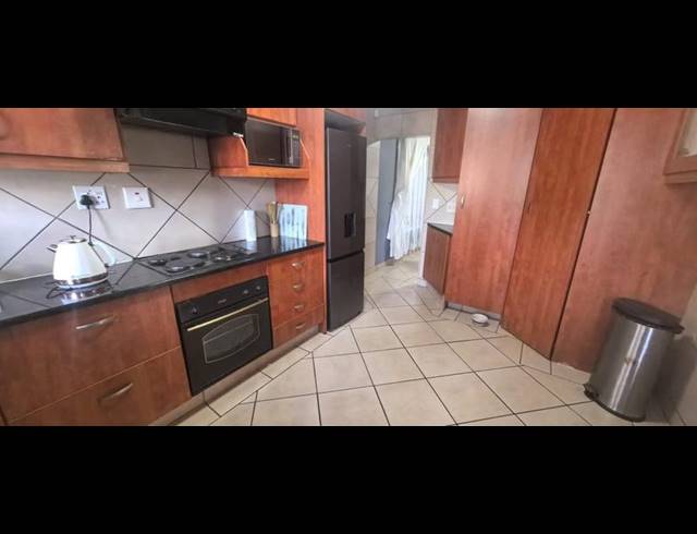 4 BEDROOM HOUSE FOR SALE IN LINDHAVEN